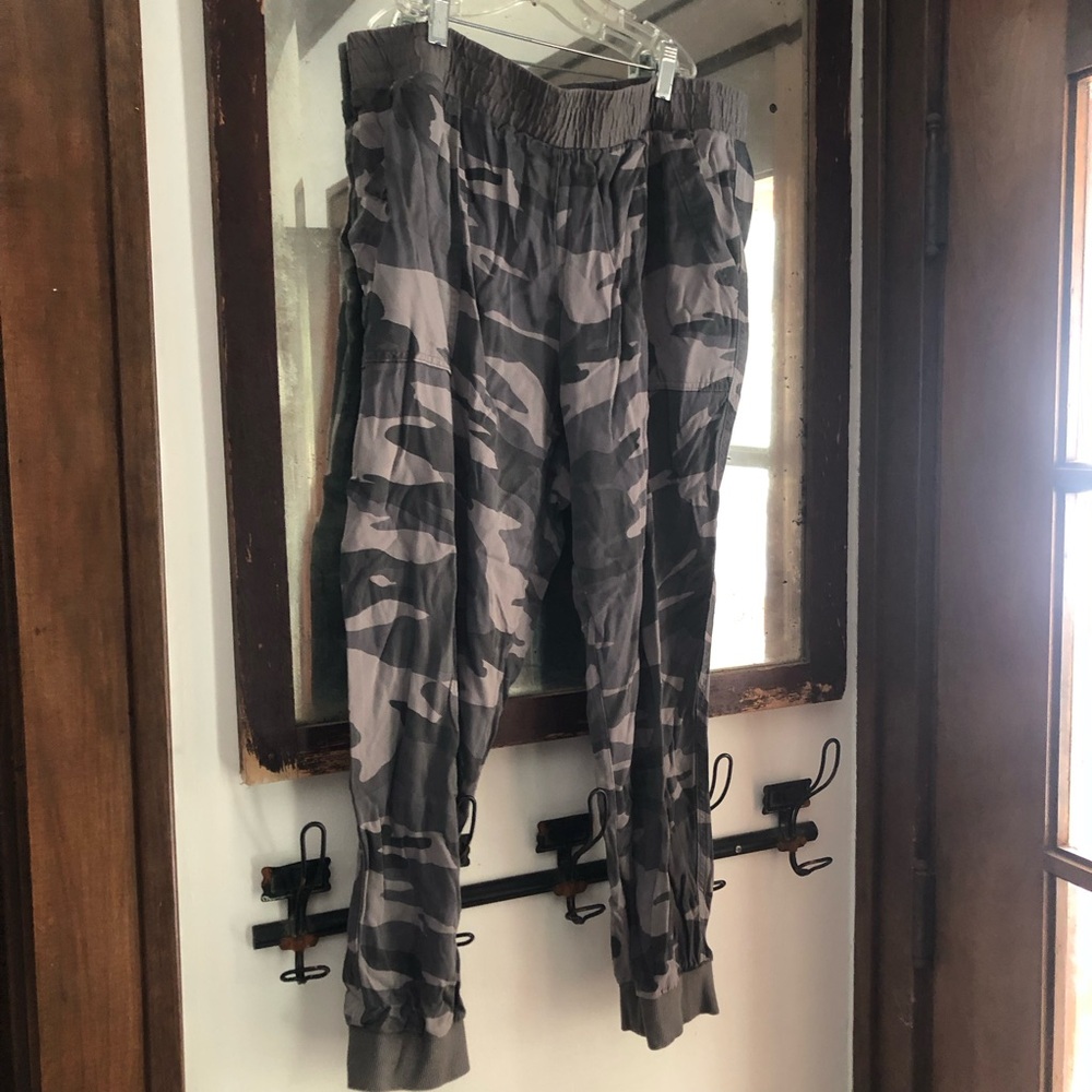 🖤SPLENDID Camouflage Genie Pants 🤎